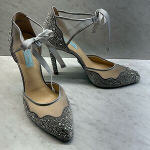 Blue by Betsey Johnson Women's Iris Pump, Silver - US 9 Preowned